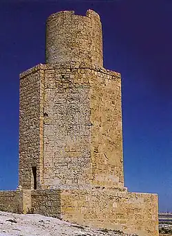 Réplica a escala reducida del Faro de Alejandría llamada Faro de Taposiris Magna, situada en Abusir (antigua Taposiris Magna), a 48 kilómetros al sudeste de Alejandría, al lado de los restos de un templo a Osiris.