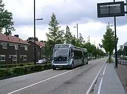 Autobús de Tránsito Rápido en carriles reservados con sistema de «orientación óptica» en Eindhoven, Holanda (Países Bajos).
