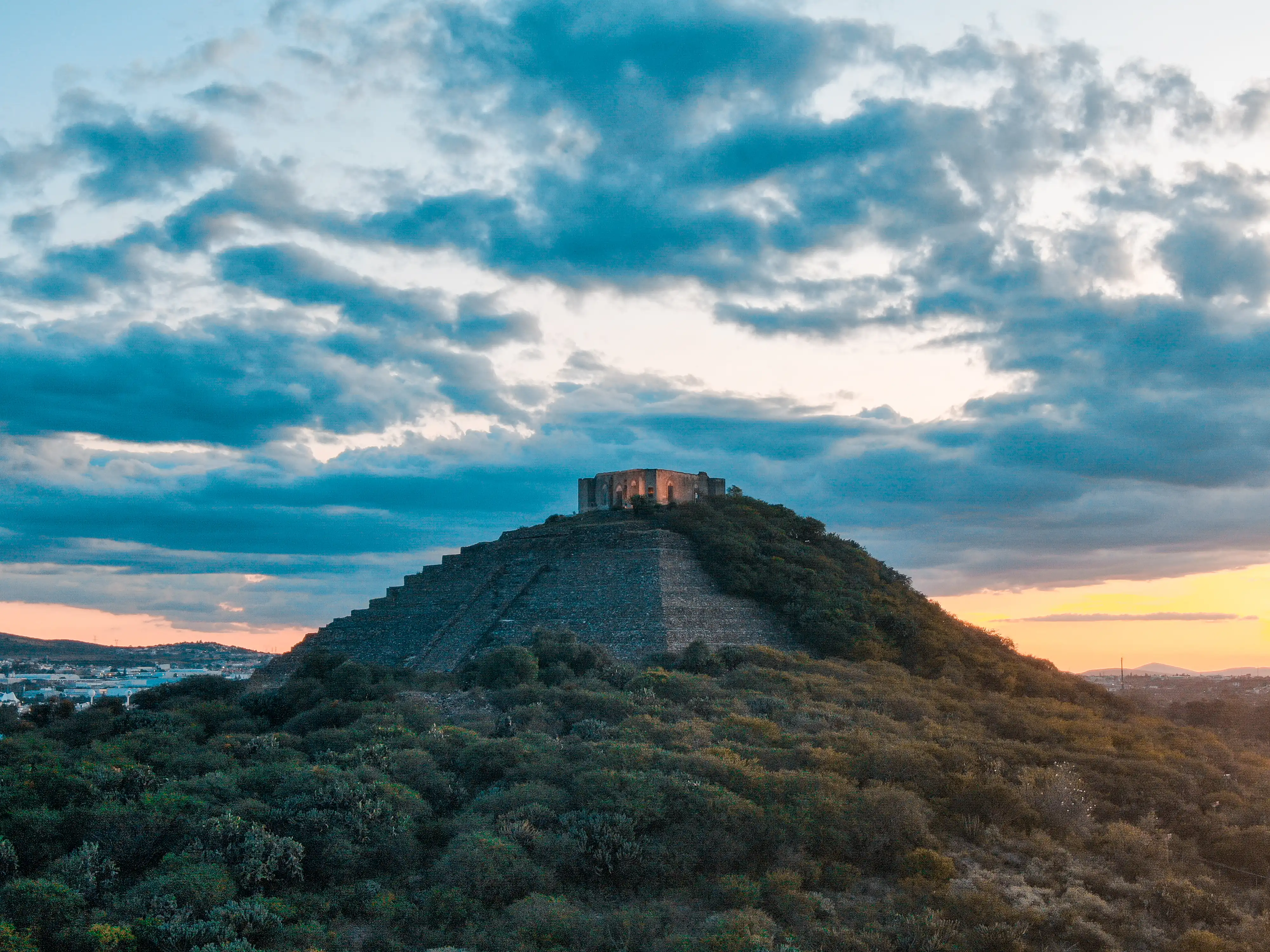 Pirámide_del_pueblito_Querétaro