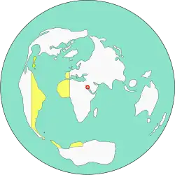 Inserción del mapa de Piris Reis (Amarillo), en una proyección acimutal de Lambert, con centro en el norte del Mar Rojo.