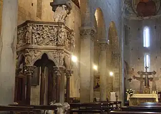Iglesia de Sant'Andrea (Pistoia), con el pulpito de Giovanni Pisano