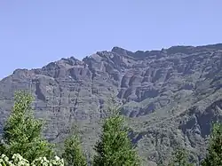El pitón de las Nieves visto desde el circo de Cilaos