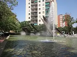 Fuente de la plaza de Islandia (1995), de Andreu Arriola y Carme Fiol.
