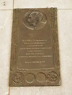 Placa de agradecimiento a Manuel Lorenzo Pardo en la sede de la CHE.