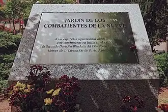 Placa en homenaje a los soldados de La Nueve, colocada en el Jardín de los Combatientes de La Nueve en Madrid.