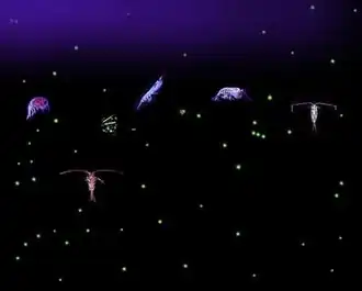 Seis organismos relativamente grandes de diversas formas con docenas de pequeños puntos claros coloreado sobre un fondo oscuro. Algunos de los organismos poseen antenas que son més largas que sus cuerpos.