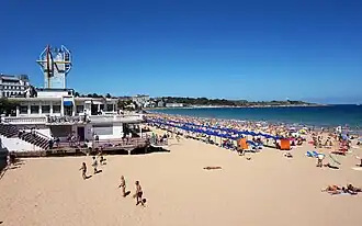 Playa primera del Sardinero en el que se aprecia la zona de juego de palas.