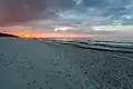 Playa de Jastarnia en la puesta de sol.