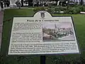 Rótulo informativo de la historia de la plaza.