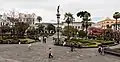 Centro de la plaza con el Monumento a la Independencia.
