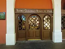 Teatro Guillermo Romo de Vivar.