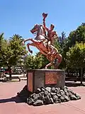 Estatua ecuestre de B. O'Higgins. Los Ángeles, Chile.
