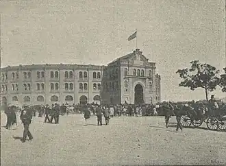 El exterior de la plaza en 1896 (por Franzen).