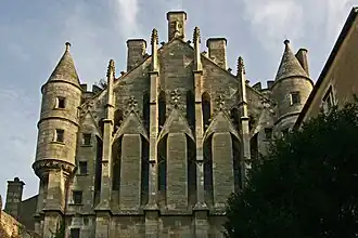 Piñón con la triple chimenea