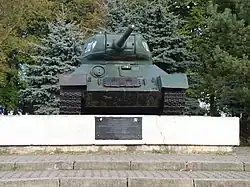 Monumento T-34 en el Museo de la lucha por el terraplén de Pomerania en Mirosławiec