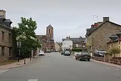 La calle y la Iglesia.