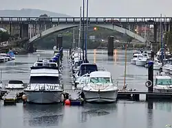 Puente da Barca y puerto deportivo