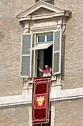 El papa Benedicto XVI desde el balcón del Vaticano
