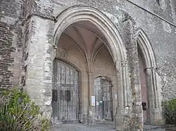 El porche de entrada de la abadía