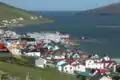 Vágur y Vágsfjørður, vista al puerto hacia el este.