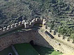 Torreón y detalle de la muralla