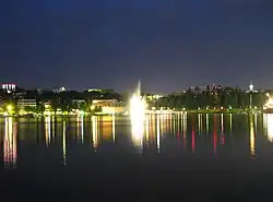 Vista nocturna del puerto de Lappeenranta
