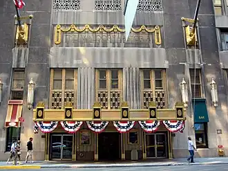 Entrada del Hotel Waldorf Astoria (1929).