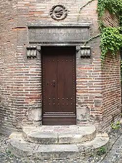 Puerta de la torre del Hôtel d'Ulmo (entre 1526 y 1536).