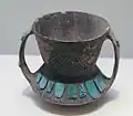 Pequeña jarra de terracota con incrustaciones de turquesa. Siba, Gansu. Museo Nacional de China, Pekín