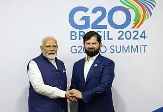 El Presidente Boric junto al primer ministro de la India, Narendra Modi, en Río de Janeiro, Brasil, el día 19 de noviembre de 2024.