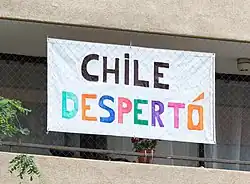 «Chile despertó», una de las frases más comunes durante las protestas.[509]​