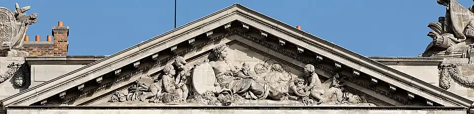 La Felicidad Pública, frontón en el Hotel de la Marina (obra con Guillaume Coustou).