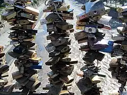 Candados en el puente