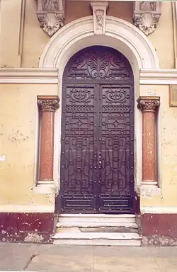 Puerta ingreso principal