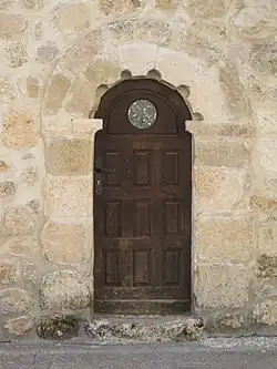 Puerta románica en la iglesia