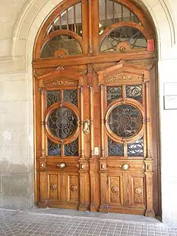 Puerta en la plaza del Castillo