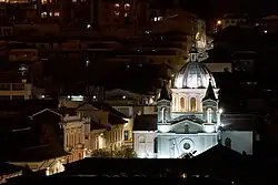 Cúpula y torres, vista nocturna