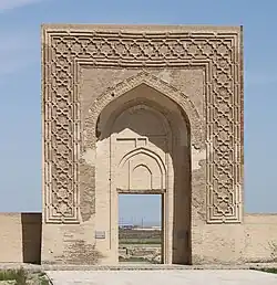 Portal de entrada del caravasar de Rabati Malik en la carretera entre Bujará y Samarcanda (c. 1068–1080)