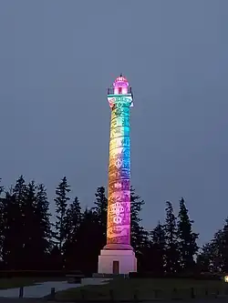 Columna Astoria en un arco iris