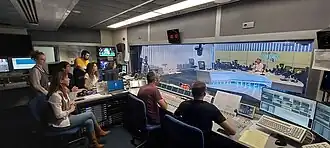 Equipo de realización durante la emisión de un programa de A vivir, que son dos días (octubre de 2022)