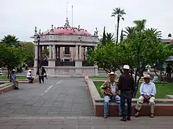 Fotografía de la plaza principal de Calvillo.