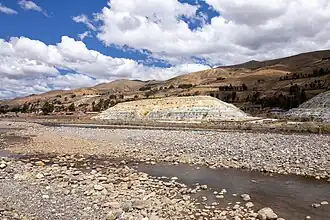 Vista general del montículo sur.
