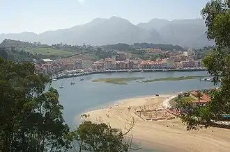 El río Sella a su paso por Ribadesella.