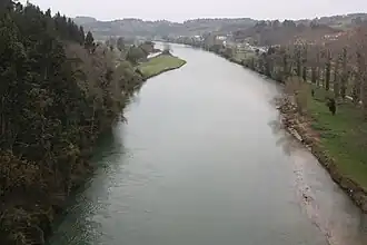 Desde el viaducto de la autopista del Cantábrico con Llovio al fondo.