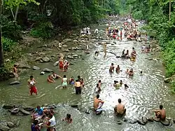 El Río Yaracuy en su paso por la montaña de Sorte.