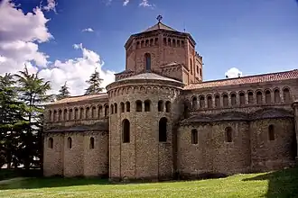 Cabecera con torre octogonal del monasterio de Ripoll (880-888, ampliado en campañas consagradas en 935, 977 y 1032)