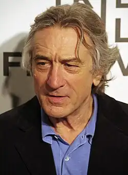 Robert de Niro durante una presentación, atendiendo a la prensa