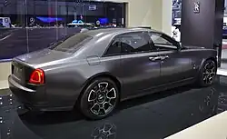 Placa negra, trasero