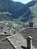 Tejados y valle de Metsovo.