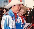 Roy Rogers y Dale Evans con chaquetas con flecos